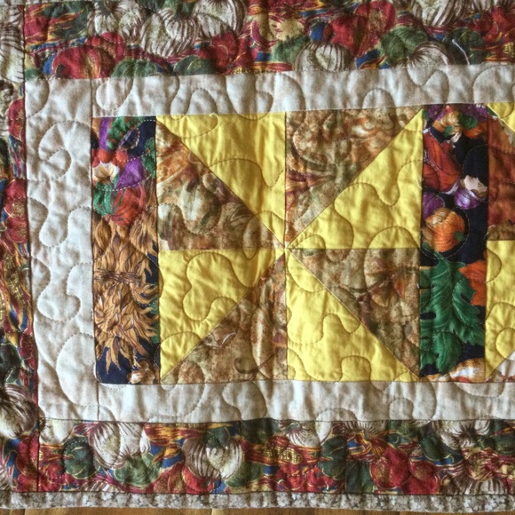 ✔️ Beautiful Fall Handcrafted Quilted Tablerunner - Picture 2 of 5